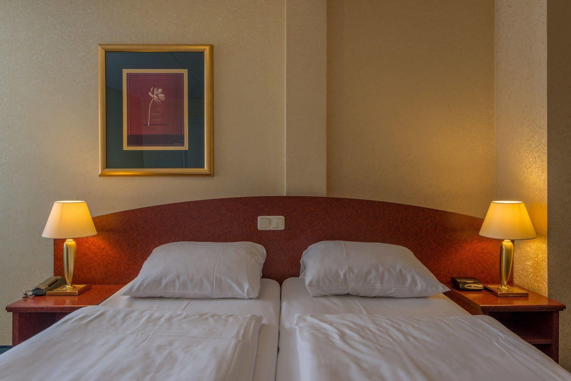 נורדוויק Prominent Inn Hotel מראה חיצוני תמונה